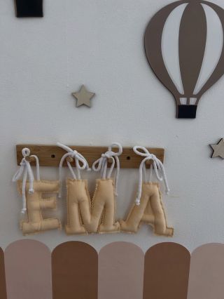 Písmenka na přání pro Emu💫 úvazky můžou být buď šňůrka a nebo saténová stuha✨